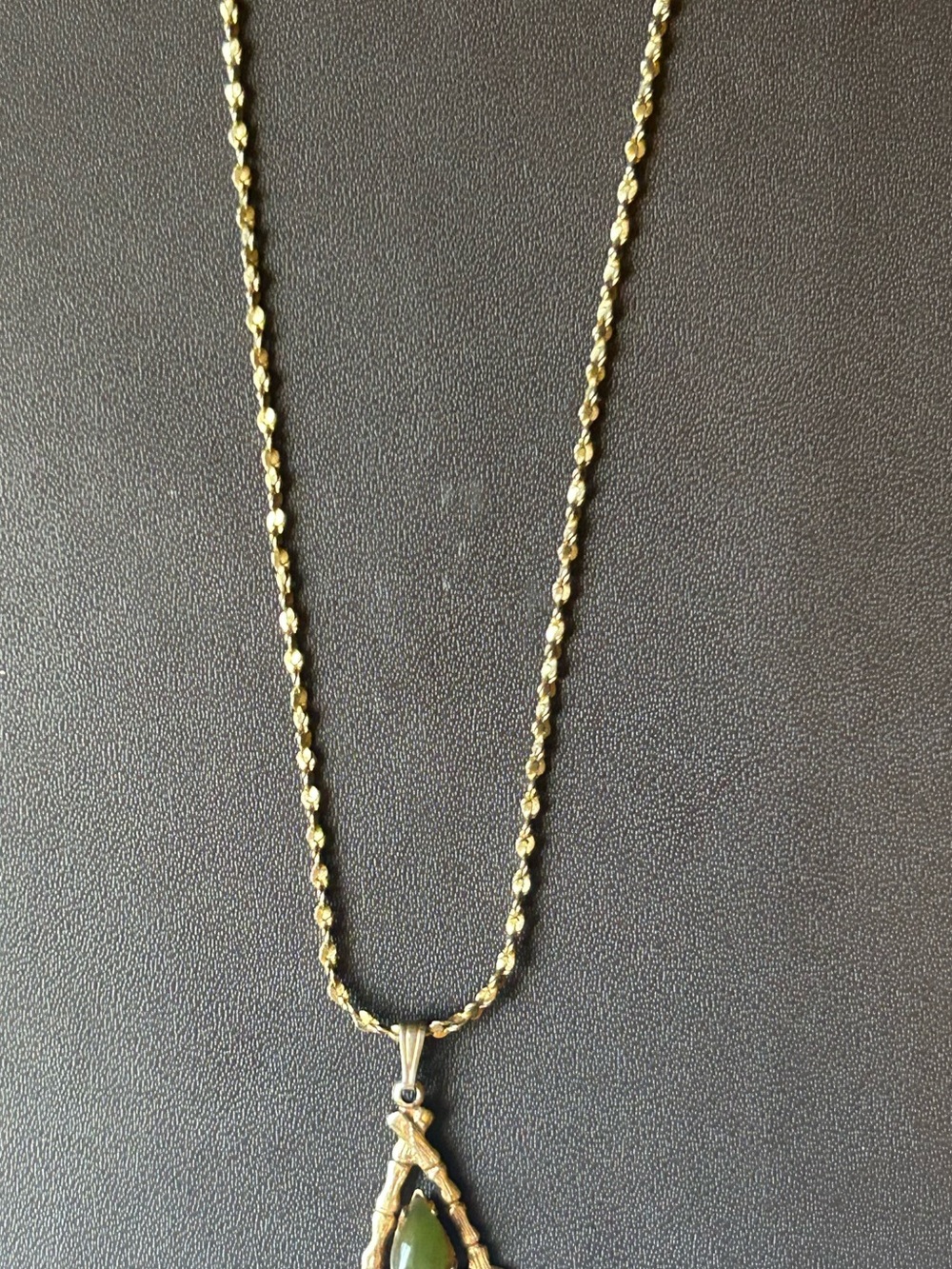 Vintage Faux Jade Pendant Gold Plated Necklace - Picture 10 of 10